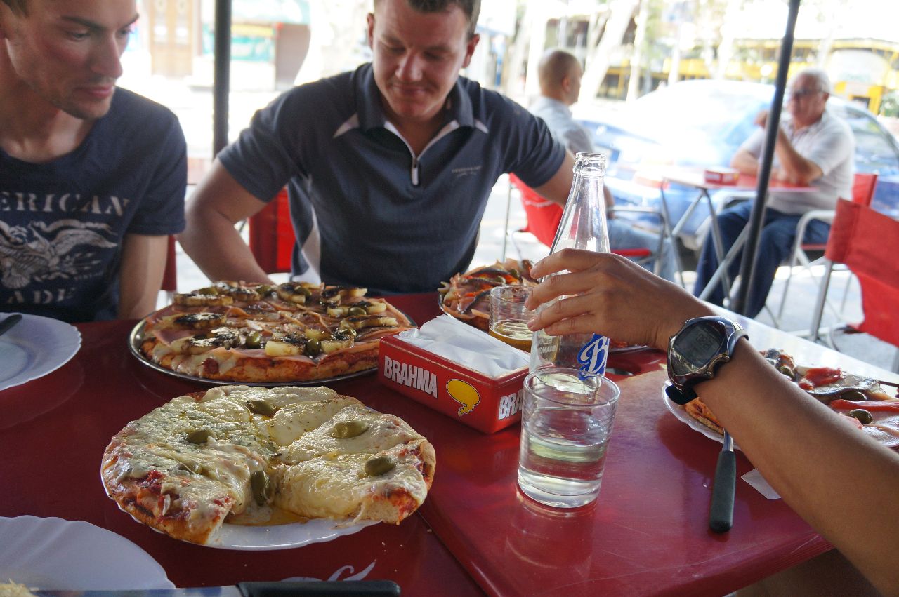 Pizza lunch i Mendoza.
